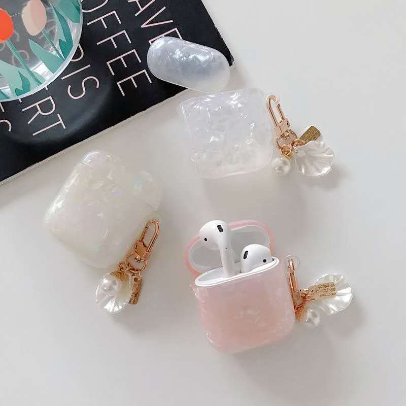 Glitter Shell Pattern AirPods Case with chain