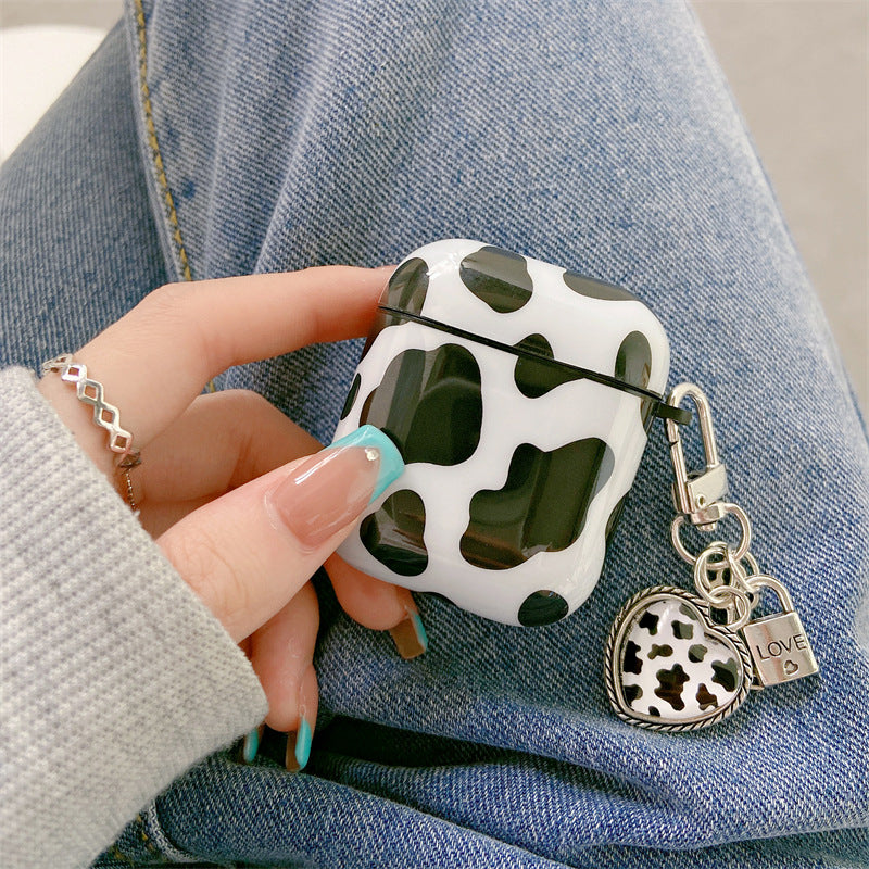 Monochrome Moo Print Heart Chain