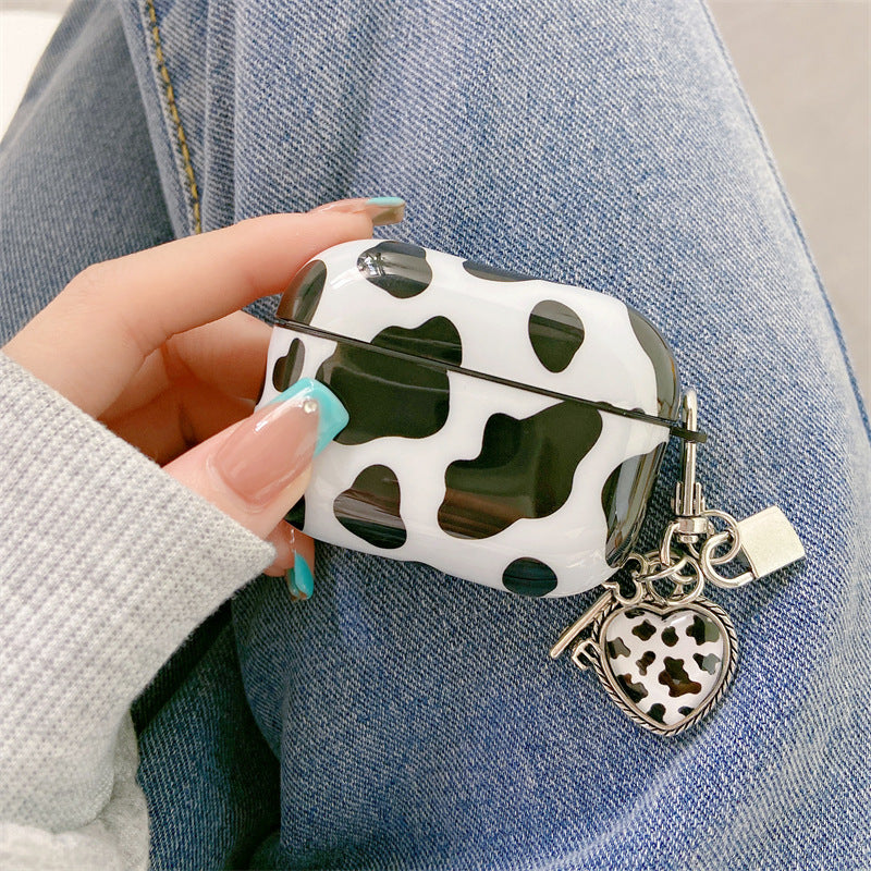 Monochrome Moo Print Heart Chain